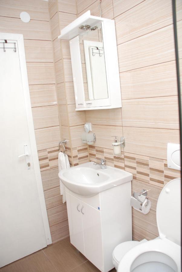 Apartment Danubius Donji Milanovac Exteriör bild