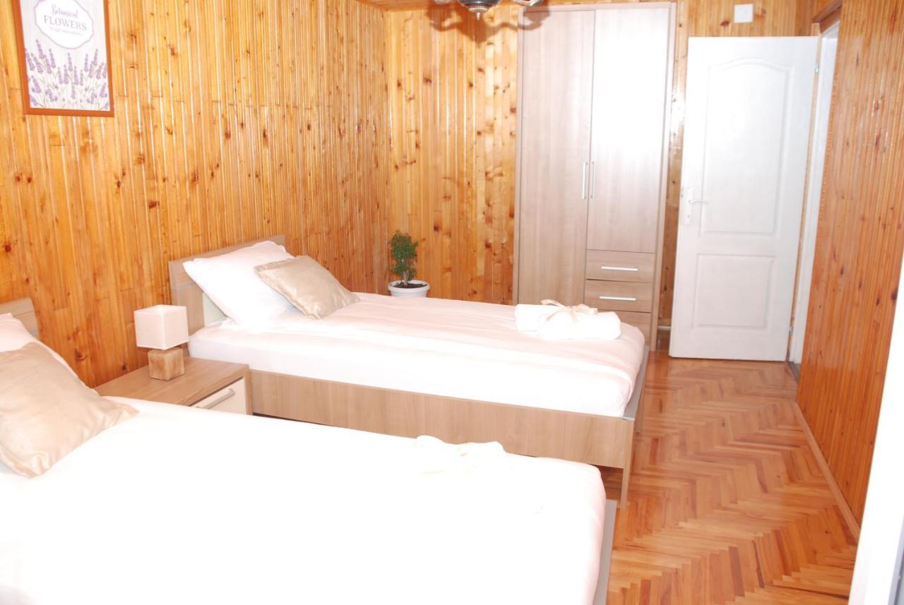Apartment Danubius Donji Milanovac Exteriör bild